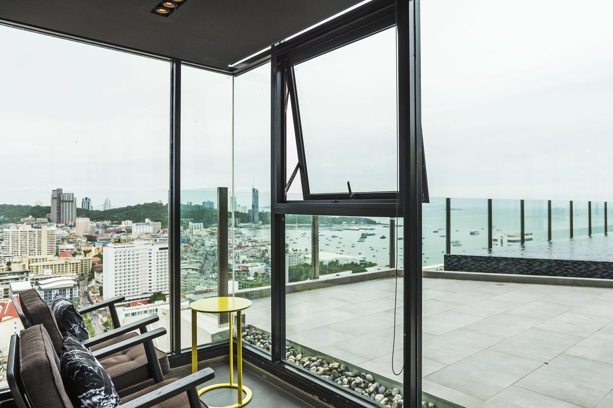 Favstay - The Base Central Pattaya Exterior foto