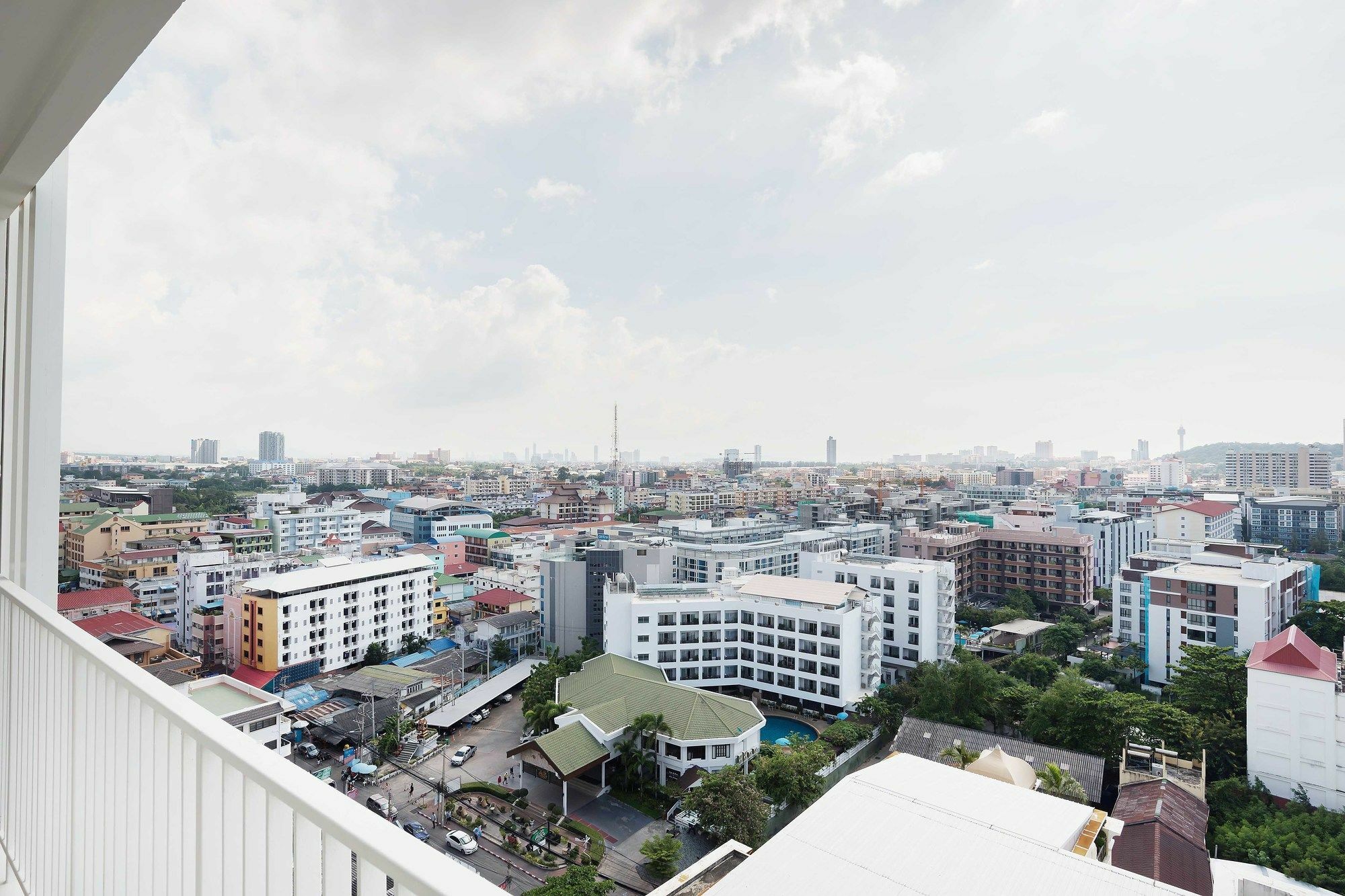Favstay - The Base Central Pattaya Exterior foto